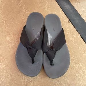 Clarks Flip Flops